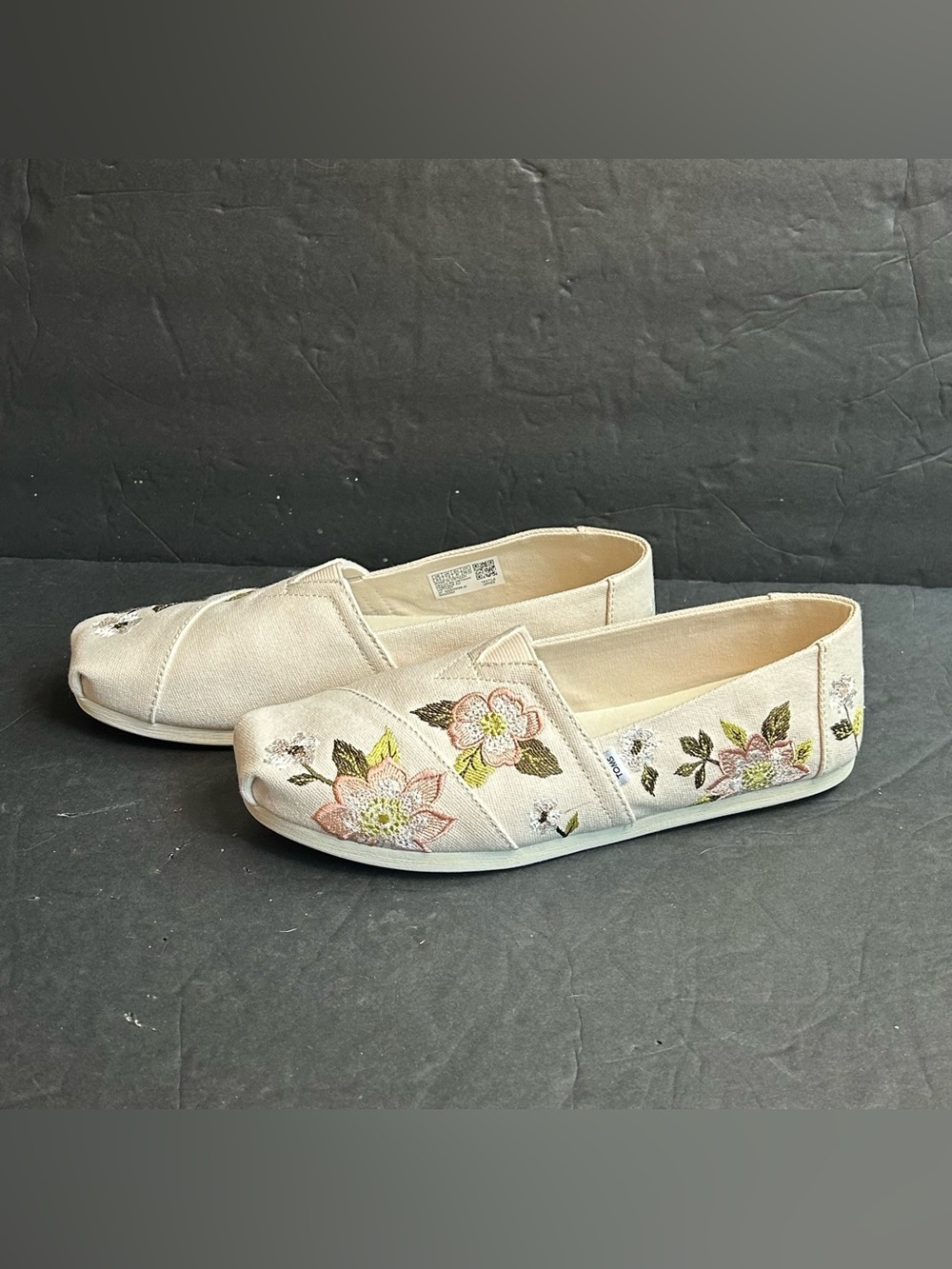 NEW! TOMS ALPARGATA ESPADRILLE CANVAS FLORAL EMBROIDERED SLIP-ON SHOES SIZE 9.5.